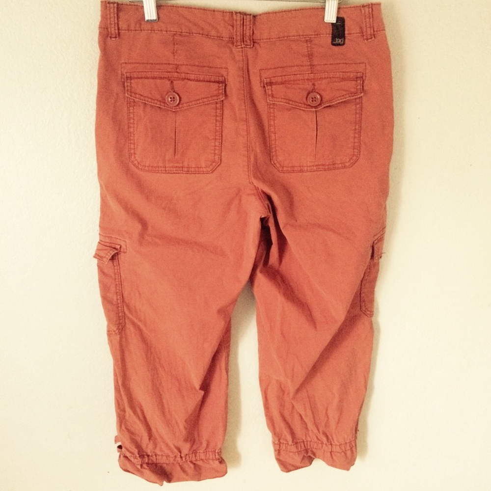 Red pants - Picture 4 of 7